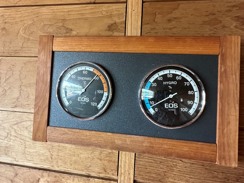 サウナの温度計の写真